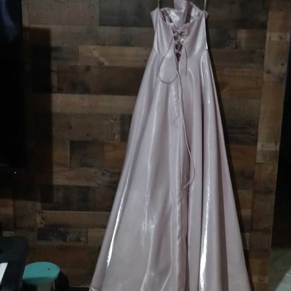 Dress - Picture 3 of 4